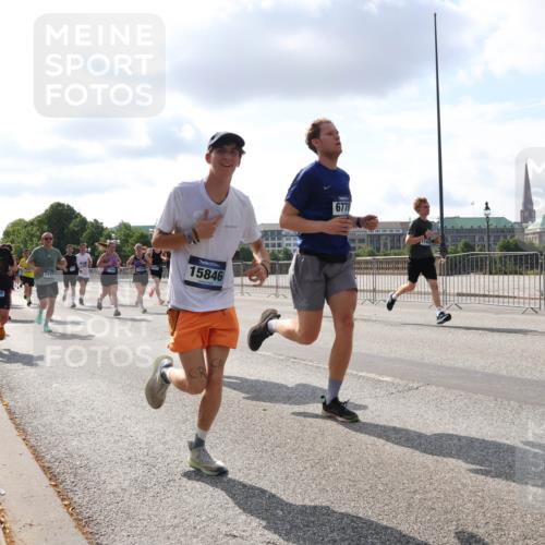 29.06.2025 - hella hamburg halbmarathon Lena Gebhardt http://msf.ph/oto/8422161 29.06.2025 09:51:55 Lombardsbrücke 15846, 1057, 1312, 1353, 1520, 1569, 1570, 1604, 1763, 1903, 1920, 2653, 2880, 2972, 3437, 3697, 4297, 4634, 4759, 4843, 4865, 4991, 4999, 5014, 5047, 5129, 5231, 5336, 5375, 5410, 5690, 5987, 6373, 6490, 6700, 6705, 6711, 6770, 7092, 7105, 7185, 7363, 7710, 8074, 8346, 8359, 8564, 8871, 8900, 9114, 9358, 9364, 9547, 9659, 10319, 10375, 10480, 10669, 10691, 10934, 10978, 11021, 11417, 11714, 11821, 11959, 12438, 12623, 12711 meine-sportfotos.de