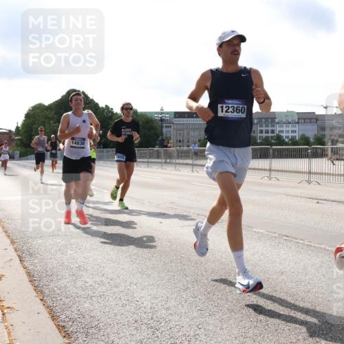 29.06.2025 - hella hamburg halbmarathon Lena Gebhardt http://msf.ph/oto/8422183 29.06.2025 09:42:38 Lombardsbrücke 14836, 1855, 12360, 2618, 5612, 7331, 7855, 9269, 10468, 11078, 11228, 12360, 13346, 13872, 13913, 14113, 14753, 14836, 15253, 16615, 17614, 18569, 18740, 19041, 19042, 19050, 19076, 19078 meine-sportfotos.de