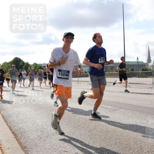 29.06.2025 - hella hamburg halbmarathon Lena Gebhardt http://msf.ph/oto/8422185 29.06.2025 09:51:55 Lombardsbrücke 15846, 1057, 1312, 1353, 1520, 1569, 1570, 1604, 1763, 1903, 1920, 2653, 2880, 2972, 3437, 3697, 4297, 4634, 4759, 4843, 4865, 4991, 4999, 5014, 5047, 5129, 5231, 5336, 5375, 5410, 5690, 5987, 6373, 6490, 6700, 6705, 6711, 6770, 7092, 7105, 7185, 7363, 7710, 8074, 8346, 8359, 8564, 8871, 8900, 9114, 9358, 9364, 9547, 9659, 10319, 10375, 10480, 10669, 10691, 10934, 10978, 11021, 11417, 11714, 11821, 11959, 12438, 12623, 12711 meine-sportfotos.de