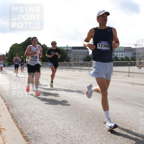 29.06.2025 - hella hamburg halbmarathon Lena Gebhardt http://msf.ph/oto/8422195 29.06.2025 09:42:38 Lombardsbrücke 14836, 1855, 12360, 2618, 5612, 7331, 7855, 9269, 10468, 11078, 11228, 12360, 13346, 13872, 13913, 14113, 14753, 14836, 15253, 16615, 17614, 18569, 18740, 19041, 19042, 19050, 19076, 19078 meine-sportfotos.de