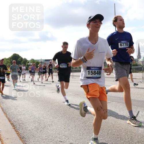 29.06.2025 - hella hamburg halbmarathon Lena Gebhardt http://msf.ph/oto/8422207 29.06.2025 09:51:55 Lombardsbrücke 1569, 1312, 18772, 15846, 6770, 1057, 1312, 1353, 1520, 1569, 1570, 1604, 1763, 1903, 1920, 2653, 2880, 2972, 3437, 3697, 4297, 4634, 4759, 4843, 4865, 4991, 4999, 5014, 5047, 5129, 5231, 5336, 5375, 5410, 5690, 5987, 6373, 6490, 6700, 6705, 6711, 6770, 7092, 7105, 7185, 7363, 7710, 8074, 8346, 8359, 8564, 8871, 8900, 9114, 9358, 9364, 9547, 9659, 10319, 10375, 10480, 10669, 10691, 10934, 10978, 11021, 11417, 11714, 11821, 11959, 12438, 12623, 12711 meine-sportfotos.de