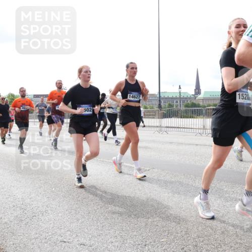 29.06.2025 - hella hamburg halbmarathon Lena Gebhardt http://msf.ph/oto/8422216 29.06.2025 10:18:42 Lombardsbrücke 5910, 142, 502, 1102, 14627, 1520, 1234, 1349, 1521, 1820, 2087, 2096, 2335, 2703, 2781, 2821, 3026, 3202, 3321, 3482, 3529, 3591, 3592, 3631, 4123, 4383, 4710, 4718, 4738, 4802, 4845, 5049, 5264, 5266, 5834, 5909, 5910, 6332, 6413, 6533, 7051, 7121, 7160, 7214, 7252, 7454, 8341, 8665, 8780, 9222, 9270, 9272, 9276, 9505, 9549, 9586, 9658, 9748, 9834, 10037, 10172, 10467, 10502, 10659, 10687, 10816, 12541, 12548, 12552, 12703, 13341 meine-sportfotos.de