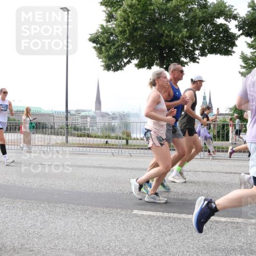 29.06.2025 - hella hamburg halbmarathon Lena Gebhardt http://msf.ph/oto/8422217 29.06.2025 10:42:59 Lombardsbrücke 17609, 15472, 1149, 1467, 1656, 1788, 1964, 1994, 2103, 2158, 2267, 2361, 2401, 2450, 2509, 2538, 2580, 2940, 2941, 2971, 3074, 3283, 3378, 3518, 3638, 3764, 3874, 4092, 4105, 4177, 4302, 4334, 4385, 4680, 4778, 5067, 5268, 5417, 5610, 5755, 5967, 6120, 6764, 7043, 7461, 7513, 7872, 8161, 8184, 8435, 8529, 8795, 8991, 9072, 9304, 9378, 9644, 9976, 10008, 10180, 10454, 10697, 11142, 11710, 12151, 12441, 13049, 13241 meine-sportfotos.de