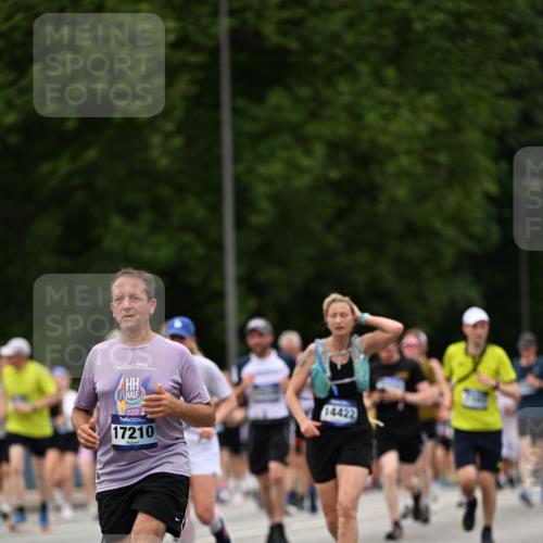 29.06.2025 - hella hamburg halbmarathon Dr. Thomas Lammeyer http://msf.ph/oto/8422224 29.06.2025 10:48:06 Kennedybrücke 1816, 1878, 2158, 2343, 2361, 5001, 5192, 5201, 5214, 5370, 5649, 5720, 6012, 6096, 6931, 7197, 7205, 7461, 8135, 8504, 9704, 9831, 9976, 10083, 10200, 10202, 11279 meine-sportfotos.de