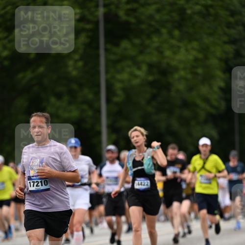 29.06.2025 - hella hamburg halbmarathon Dr. Thomas Lammeyer http://msf.ph/oto/8422227 29.06.2025 10:48:07 Kennedybrücke 1816, 1878, 2158, 2343, 2361, 3597, 4636, 5001, 5192, 5201, 5214, 5370, 5649, 5720, 6012, 6096, 6931, 7197, 7205, 7461, 8135, 8504, 9704, 9831, 9976, 10083, 10200, 10202, 11279 meine-sportfotos.de