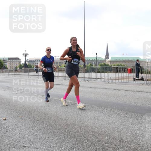 29.06.2025 - hella hamburg halbmarathon Lena Gebhardt http://msf.ph/oto/8422238 29.06.2025 10:05:57 Lombardsbrücke 1229, 8909, 1229, 1448, 1830, 1842, 1936, 2471, 2540, 2624, 3062, 3461, 3929, 4169, 4542, 4782, 5431, 5762, 6014, 7138, 7741, 8051, 8316, 8894, 8909, 9339, 9361, 9477, 9736, 9737, 9738, 9917, 10343, 10781, 10791, 10998, 11958, 13042, 13054, 13481, 14369, 14465, 14642, 14987, 15229, 15766, 15772, 16441, 16687, 17239, 17731, 17740, 17746, 17885, 18768, 18857, 18966, 18973, 19248 meine-sportfotos.de