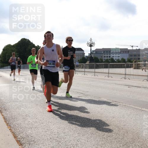29.06.2025 - hella hamburg halbmarathon Lena Gebhardt http://msf.ph/oto/8422240 29.06.2025 09:42:38 Lombardsbrücke 11228, 5612, 4836, 7855, 2618, 5612, 7331, 7855, 9269, 10468, 11078, 11228, 12360, 13346, 13872, 13913, 14113, 14753, 14836, 15253, 16615, 17614, 18569, 18740, 19041, 19042, 19050, 19076, 19078 meine-sportfotos.de