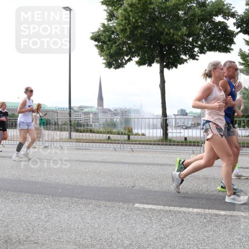 29.06.2025 - hella hamburg halbmarathon Lena Gebhardt http://msf.ph/oto/8422245 29.06.2025 10:42:59 Lombardsbrücke 14694, 1149, 1467, 1656, 1788, 1964, 1994, 2103, 2158, 2267, 2361, 2401, 2450, 2509, 2538, 2580, 2940, 2941, 2971, 3074, 3283, 3378, 3518, 3638, 3764, 3874, 4092, 4105, 4177, 4302, 4334, 4385, 4680, 4778, 5067, 5268, 5417, 5610, 5755, 5967, 6120, 6764, 7043, 7461, 7513, 7872, 8161, 8184, 8435, 8529, 8795, 8991, 9072, 9304, 9378, 9644, 9976, 10008, 10180, 10454, 10697, 11142, 11710, 12151, 12441, 13049, 13241 meine-sportfotos.de