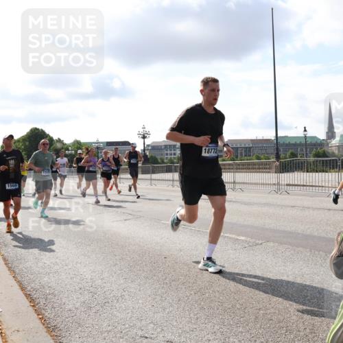 29.06.2025 - hella hamburg halbmarathon Lena Gebhardt http://msf.ph/oto/8422248 29.06.2025 09:51:55 Lombardsbrücke 1569, 1312, 1701, 14228, 18772, 1057, 1312, 1353, 1520, 1569, 1570, 1604, 1763, 1903, 1920, 2653, 2880, 2972, 3437, 3697, 4297, 4634, 4759, 4843, 4865, 4991, 4999, 5014, 5047, 5129, 5231, 5336, 5375, 5410, 5690, 5987, 6373, 6490, 6700, 6705, 6711, 6770, 7092, 7105, 7185, 7363, 7710, 8074, 8346, 8359, 8564, 8871, 8900, 9114, 9358, 9364, 9547, 9659, 10319, 10375, 10480, 10669, 10691, 10934, 10978, 11021, 11417, 11714, 11821, 11959, 12438, 12623, 12711 meine-sportfotos.de