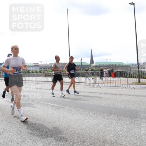 29.06.2025 - hella hamburg halbmarathon Lena Gebhardt http://msf.ph/oto/8422254 29.06.2025 10:27:53 Lombardsbrücke 5285, 259, 10413, 1148, 2080, 3389, 4372, 5177, 5285, 5369, 5847, 6214, 6632, 7497, 7764, 7978, 8085, 8215, 9567, 9688, 10158, 10412, 10413, 11256, 11692, 11739, 12500, 12780, 12823, 12842, 13043, 13568, 13678, 13860, 14155, 14206, 15123, 15607, 15608, 16569, 16804, 16838, 17427, 17791, 18012, 18301, 18626, 18766 meine-sportfotos.de
