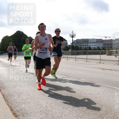 29.06.2025 - hella hamburg halbmarathon Lena Gebhardt http://msf.ph/oto/8422255 29.06.2025 09:42:38 Lombardsbrücke 11220, 5612, 14836, 7855, 2618, 5612, 7331, 7855, 9269, 10468, 11078, 11228, 12360, 13346, 13872, 13913, 14113, 14753, 14836, 15253, 16615, 17614, 18569, 18740, 19041, 19042, 19050, 19076, 19078 meine-sportfotos.de