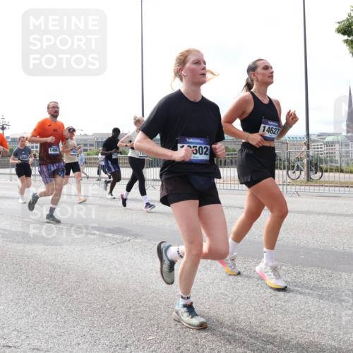 29.06.2025 - hella hamburg halbmarathon Lena Gebhardt http://msf.ph/oto/8422292 29.06.2025 10:18:43 Lombardsbrücke 4802, 14967, 502, 14627, 1234, 1349, 1521, 1820, 2096, 2335, 2703, 2781, 2821, 3026, 3202, 3321, 3482, 3529, 3591, 3592, 3631, 4123, 4383, 4710, 4718, 4738, 4802, 4845, 5049, 5264, 5266, 5834, 5909, 5910, 6332, 6413, 6533, 7051, 7121, 7160, 7214, 7252, 7454, 8341, 8665, 8780, 9222, 9270, 9272, 9276, 9505, 9549, 9586, 9658, 9748, 9834, 10037, 10172, 10467, 10502, 10659, 10687, 10816, 12541, 12548, 12552, 12703, 13341 meine-sportfotos.de