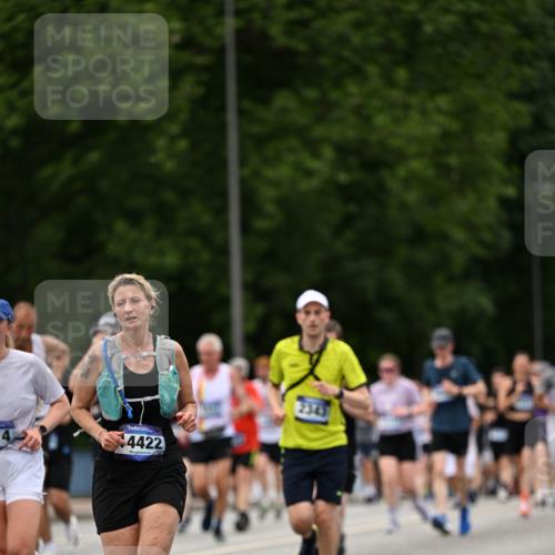 29.06.2025 - hella hamburg halbmarathon Dr. Thomas Lammeyer http://msf.ph/oto/8422294 29.06.2025 10:48:08 Kennedybrücke 1816, 1878, 2158, 2343, 2361, 3597, 4636, 5001, 5192, 5201, 5214, 5370, 5649, 5720, 6012, 6096, 6931, 7197, 7205, 8135, 8504, 9704, 9831, 9976, 10083, 10200, 10202, 11279 meine-sportfotos.de