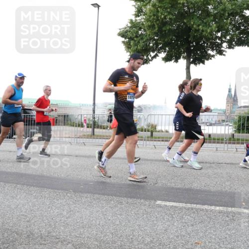 29.06.2025 - hella hamburg halbmarathon Lena Gebhardt http://msf.ph/oto/8422295 29.06.2025 10:52:47 Lombardsbrücke 2528, 1875, 1369, 1826, 2146, 2291, 2362, 2420, 2528, 2701, 2983, 2988, 3140, 3227, 3645, 3787, 4591, 4729, 5360, 6135, 6521, 6671, 7032, 7511, 7681, 7735, 7737, 7812, 8641, 9068, 9070, 9103, 9545, 9731, 10055, 10080, 10296, 10392, 10417, 10568, 10600, 10879, 10928, 10981, 11084, 11297, 11520, 11524, 11919, 12127, 12128, 12546, 12558, 12994, 14009, 14765, 14807, 14977, 14979 meine-sportfotos.de