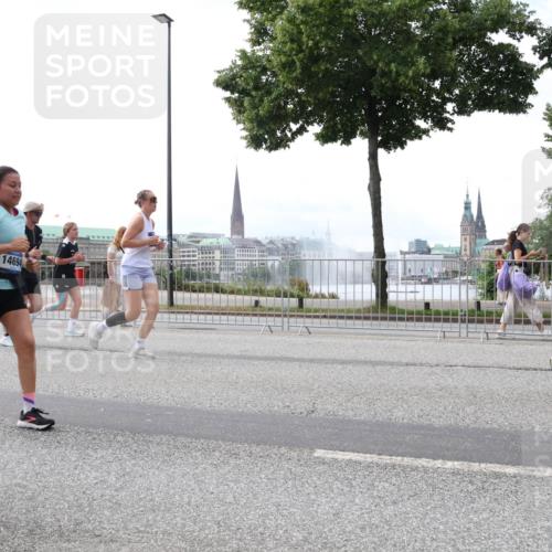 29.06.2025 - hella hamburg halbmarathon Lena Gebhardt http://msf.ph/oto/8422302 29.06.2025 10:43:00 Lombardsbrücke 14694, 57, 1149, 1467, 1656, 1788, 1816, 1964, 1994, 2103, 2158, 2267, 2361, 2401, 2450, 2509, 2538, 2580, 2940, 2941, 2971, 3074, 3283, 3378, 3518, 3638, 3764, 3874, 4056, 4092, 4105, 4177, 4302, 4334, 4385, 4680, 4778, 5067, 5268, 5417, 5610, 5755, 5967, 6120, 6764, 7043, 7461, 7513, 7872, 8161, 8184, 8435, 8529, 8795, 8991, 9072, 9304, 9378, 9644, 9976, 10008, 10180, 10454, 10697, 11142, 11710, 12151, 12441, 13049, 13241 meine-sportfotos.de