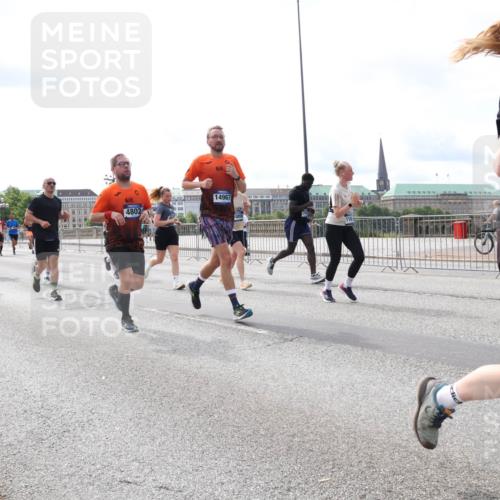 29.06.2025 - hella hamburg halbmarathon Lena Gebhardt http://msf.ph/oto/8422303 29.06.2025 10:18:43 Lombardsbrücke 476, 5910, 4802, 14967, 1234, 1349, 1521, 1820, 2096, 2335, 2703, 2781, 2821, 3026, 3202, 3321, 3482, 3529, 3591, 3592, 3631, 4123, 4383, 4710, 4718, 4738, 4802, 4845, 5049, 5264, 5266, 5834, 5909, 5910, 6332, 6413, 6533, 7051, 7121, 7160, 7214, 7252, 7454, 8341, 8665, 8780, 9222, 9270, 9272, 9276, 9505, 9549, 9586, 9658, 9748, 9834, 10037, 10172, 10467, 10502, 10659, 10687, 10816, 12541, 12548, 12552, 12703, 13341 meine-sportfotos.de