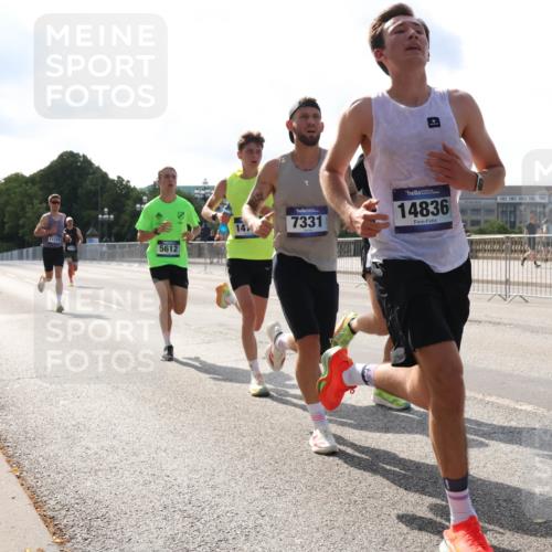 29.06.2025 - hella hamburg halbmarathon Lena Gebhardt http://msf.ph/oto/8422317 29.06.2025 09:42:39 Lombardsbrücke 11220, 5612, 14, 7331, 14836, 2618, 5612, 7331, 7855, 9269, 10468, 11078, 11228, 12360, 13346, 13872, 13913, 14113, 14753, 14836, 15253, 16615, 17614, 18569, 18740, 19041, 19042, 19050, 19076, 19078 meine-sportfotos.de