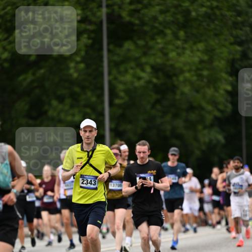 29.06.2025 - hella hamburg halbmarathon Dr. Thomas Lammeyer http://msf.ph/oto/8422321 29.06.2025 10:48:10 Kennedybrücke 1816, 1878, 2343, 2361, 3597, 4636, 4866, 5001, 5192, 5201, 5214, 5649, 5720, 6012, 6096, 6334, 6931, 7197, 7205, 8504, 9704, 9831, 10006, 10097, 10202, 11279 meine-sportfotos.de