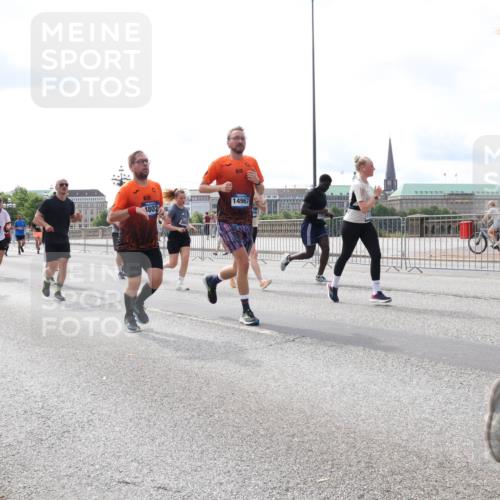29.06.2025 - hella hamburg halbmarathon Lena Gebhardt http://msf.ph/oto/8422324 29.06.2025 10:18:43 Lombardsbrücke 5910, 147, 1802, 14967, 1234, 1349, 1521, 1820, 2096, 2335, 2703, 2781, 2821, 3026, 3202, 3321, 3482, 3529, 3591, 3592, 3631, 4123, 4383, 4710, 4718, 4738, 4802, 4845, 5049, 5264, 5266, 5834, 5909, 5910, 6332, 6413, 6533, 7051, 7121, 7160, 7214, 7252, 7454, 8341, 8665, 8780, 9222, 9270, 9272, 9276, 9505, 9549, 9586, 9658, 9748, 9834, 10037, 10172, 10467, 10502, 10659, 10687, 10816, 12541, 12548, 12552, 12703, 13341 meine-sportfotos.de