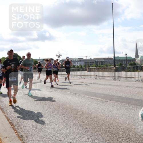29.06.2025 - hella hamburg halbmarathon Lena Gebhardt http://msf.ph/oto/8422329 29.06.2025 09:51:56 Lombardsbrücke 10691, 1569, 312, 170114228, 14226, 1057, 1312, 1353, 1520, 1569, 1570, 1604, 1631, 1763, 1903, 1920, 2653, 2880, 2972, 3437, 3697, 4297, 4634, 4759, 4843, 4865, 4991, 4999, 5014, 5047, 5129, 5231, 5336, 5375, 5410, 5690, 5987, 6373, 6490, 6700, 6705, 6711, 6770, 7092, 7105, 7185, 7363, 7710, 8074, 8346, 8359, 8564, 8871, 8900, 9114, 9358, 9364, 9547, 9659, 10319, 10375, 10480, 10669, 10691, 10934, 10978, 11021, 11417, 11714, 11821, 12438, 12623, 12711 meine-sportfotos.de