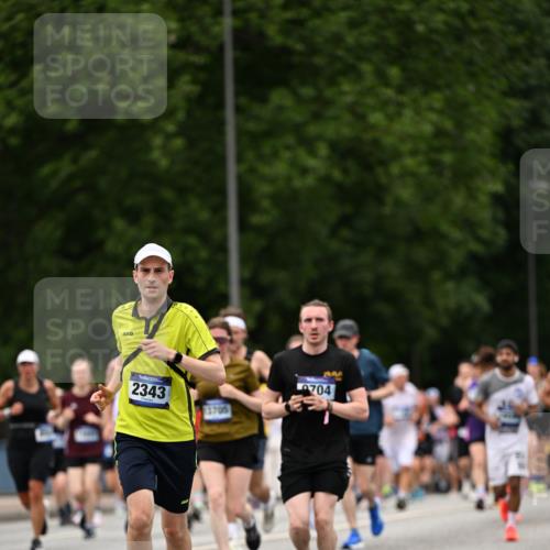 29.06.2025 - hella hamburg halbmarathon Dr. Thomas Lammeyer http://msf.ph/oto/8422337 29.06.2025 10:48:10 Kennedybrücke 1816, 1878, 2343, 2361, 3597, 4636, 4866, 5001, 5192, 5201, 5214, 5649, 5720, 6012, 6096, 6334, 6931, 7197, 7205, 8504, 9704, 9831, 10006, 10097, 10202, 11279 meine-sportfotos.de