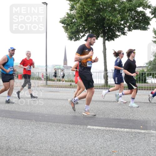 29.06.2025 - hella hamburg halbmarathon Lena Gebhardt http://msf.ph/oto/8422340 29.06.2025 10:52:48 Lombardsbrücke 1369, 1826, 2146, 2291, 2362, 2420, 2528, 2701, 2983, 2988, 3140, 3227, 3645, 3787, 4591, 4729, 5360, 6135, 6521, 6671, 7032, 7511, 7681, 7735, 7737, 7812, 8641, 9068, 9070, 9103, 9545, 9731, 10055, 10080, 10392, 10417, 10568, 10600, 10879, 10928, 10981, 11084, 11297, 11520, 11524, 11919, 12127, 12128, 12546, 12994, 14009, 14765, 14807, 14977, 14979 meine-sportfotos.de