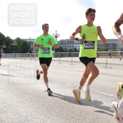 29.06.2025 - hella hamburg halbmarathon Lena Gebhardt http://msf.ph/oto/8422342 29.06.2025 09:42:40 Lombardsbrücke 5612, 11228, 14753, 7331, 2618, 5612, 7331, 7855, 9269, 10468, 11078, 11228, 12360, 13346, 13872, 13913, 14113, 14753, 14836, 15253, 16615, 17614, 18569, 18740, 19041, 19042, 19050, 19076, 19078 meine-sportfotos.de