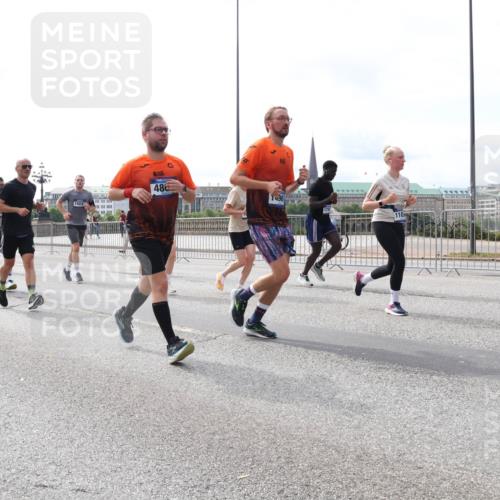 29.06.2025 - hella hamburg halbmarathon Lena Gebhardt http://msf.ph/oto/8422348 29.06.2025 10:18:44 Lombardsbrücke 1424, 480, 1496, 1234, 1349, 1521, 1820, 2096, 2335, 2703, 2781, 2821, 3026, 3202, 3482, 3529, 3591, 3592, 3631, 4123, 4383, 4710, 4718, 4738, 4802, 4845, 5049, 5264, 5266, 5834, 5909, 5910, 6194, 6332, 6413, 6533, 6736, 7051, 7121, 7160, 7214, 7252, 7454, 8341, 8665, 8780, 9222, 9270, 9272, 9276, 9505, 9549, 9586, 9658, 9748, 9834, 10037, 10172, 10467, 10502, 10659, 10687, 10816, 12541, 12548, 12552, 12703, 13341 meine-sportfotos.de