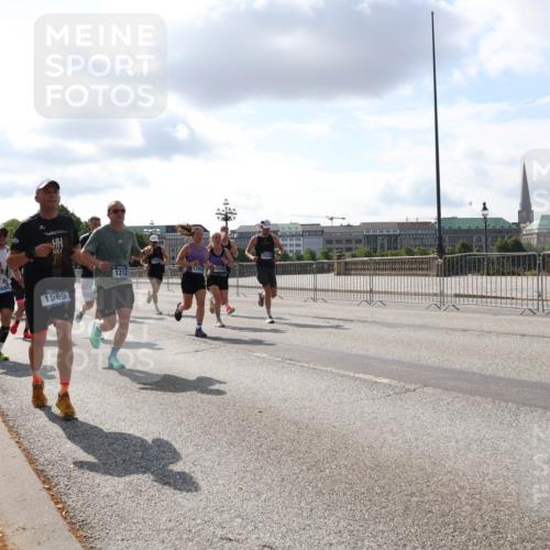 29.06.2025 - hella hamburg halbmarathon Lena Gebhardt http://msf.ph/oto/8422352 29.06.2025 09:51:56 Lombardsbrücke 10691, 1569, 1312, 17016, 4228, 1057, 1312, 1353, 1520, 1569, 1570, 1604, 1631, 1763, 1903, 1920, 2653, 2880, 2972, 3437, 3697, 4297, 4634, 4759, 4843, 4865, 4991, 4999, 5014, 5047, 5129, 5231, 5336, 5375, 5410, 5690, 5987, 6373, 6490, 6700, 6705, 6711, 6770, 7092, 7105, 7185, 7363, 7710, 8074, 8346, 8359, 8564, 8871, 8900, 9114, 9358, 9364, 9547, 9659, 10319, 10375, 10480, 10669, 10691, 10934, 10978, 11021, 11417, 11714, 11821, 12438, 12623, 12711 meine-sportfotos.de