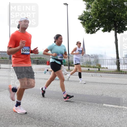 29.06.2025 - hella hamburg halbmarathon Lena Gebhardt http://msf.ph/oto/8422362 29.06.2025 10:43:00 Lombardsbrücke 1000, 14694, 1964, 15472, 1149, 1467, 1656, 1788, 1816, 1964, 1994, 2103, 2158, 2267, 2361, 2401, 2450, 2509, 2538, 2580, 2940, 2941, 2971, 3074, 3283, 3378, 3518, 3638, 3764, 3874, 4056, 4092, 4105, 4177, 4302, 4334, 4385, 4680, 4778, 5067, 5268, 5417, 5610, 5755, 5967, 6120, 6764, 7043, 7461, 7513, 7872, 8161, 8184, 8435, 8529, 8795, 8991, 9072, 9304, 9378, 9644, 9976, 10008, 10180, 10454, 10697, 11142, 11710, 12151, 12441, 13049, 13241 meine-sportfotos.de