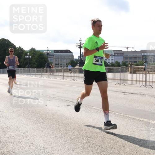 29.06.2025 - hella hamburg halbmarathon Lena Gebhardt http://msf.ph/oto/8422367 29.06.2025 09:42:40 Lombardsbrücke 11228, 5612, 1475, 2618, 5612, 7331, 7855, 9269, 10468, 11078, 11228, 12360, 13346, 13872, 13913, 14113, 14753, 14836, 15253, 16615, 17614, 18569, 18740, 19041, 19042, 19050, 19076, 19078 meine-sportfotos.de