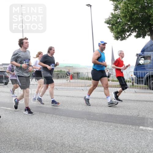 29.06.2025 - hella hamburg halbmarathon Lena Gebhardt http://msf.ph/oto/8422388 29.06.2025 10:52:48 Lombardsbrücke 2362, 9103, 252, 4, 1369, 1826, 2146, 2291, 2362, 2420, 2528, 2701, 2983, 2988, 3140, 3227, 3645, 3787, 4591, 4729, 5360, 6135, 6521, 6671, 7032, 7511, 7681, 7735, 7737, 7812, 8641, 9068, 9070, 9103, 9545, 9731, 10055, 10080, 10392, 10417, 10568, 10600, 10879, 10928, 10981, 11084, 11297, 11520, 11524, 11919, 12127, 12128, 12546, 12994, 14009, 14765, 14807, 14977, 14979 meine-sportfotos.de