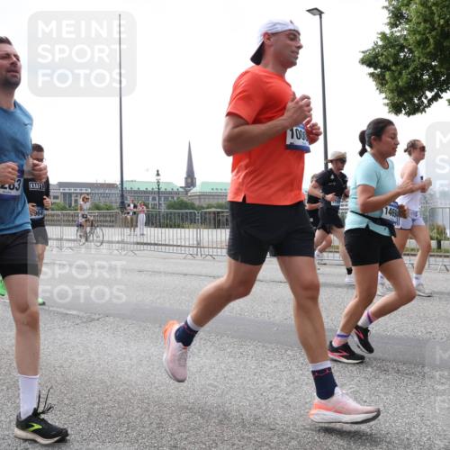 29.06.2025 - hella hamburg halbmarathon Lena Gebhardt http://msf.ph/oto/8422392 29.06.2025 10:43:00 Lombardsbrücke 203, 964, 1000, 7609, 1469, 1149, 1467, 1656, 1788, 1816, 1964, 1994, 2103, 2158, 2267, 2361, 2401, 2450, 2509, 2538, 2580, 2940, 2941, 2971, 3074, 3283, 3378, 3518, 3638, 3764, 3874, 4056, 4092, 4105, 4177, 4302, 4334, 4385, 4680, 4778, 5067, 5268, 5417, 5610, 5755, 5967, 6120, 6764, 7043, 7461, 7513, 7872, 8161, 8184, 8435, 8529, 8795, 8991, 9072, 9304, 9378, 9644, 9976, 10008, 10180, 10454, 10697, 11142, 11710, 12151, 12441, 13049, 13241 meine-sportfotos.de