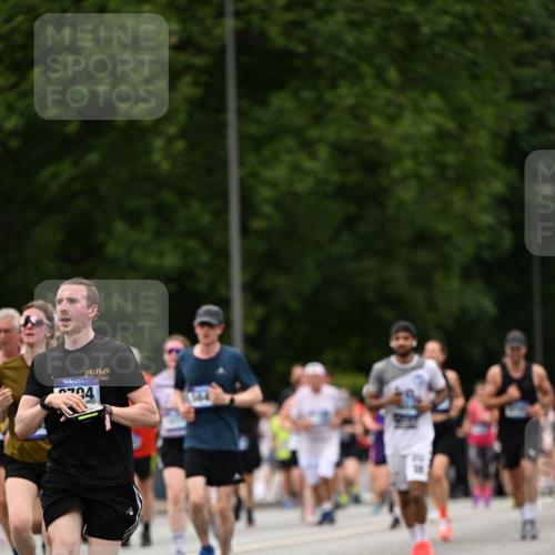 29.06.2025 - hella hamburg halbmarathon Dr. Thomas Lammeyer http://msf.ph/oto/8422393 29.06.2025 10:48:12 Kennedybrücke 1816, 2258, 2343, 2361, 3597, 4636, 4866, 5001, 5192, 5201, 5214, 5649, 5720, 5902, 5905, 6012, 6096, 6334, 6931, 7197, 7205, 8504, 9704, 10006, 10097, 10202, 10220, 11279 meine-sportfotos.de