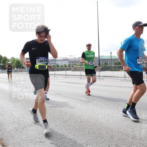 29.06.2025 - hella hamburg halbmarathon Lena Gebhardt http://msf.ph/oto/8422421 29.06.2025 10:27:55 Lombardsbrücke 18626, 13043, 1830, 1148, 2080, 3389, 4372, 5177, 5285, 5369, 5847, 6214, 6632, 7497, 7764, 7978, 8085, 8215, 9567, 9688, 10158, 10412, 10413, 11256, 11692, 11739, 12500, 12780, 12823, 12842, 13043, 13568, 13678, 13860, 14155, 14206, 15123, 15607, 15608, 16569, 16804, 16838, 17427, 17791, 18012, 18256, 18301, 18626, 18766 meine-sportfotos.de