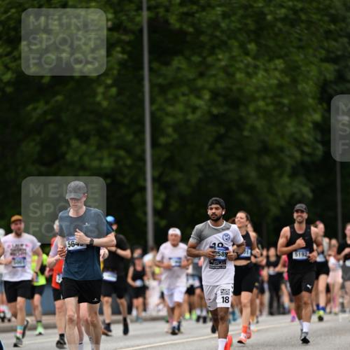29.06.2025 - hella hamburg halbmarathon Dr. Thomas Lammeyer http://msf.ph/oto/8422426 29.06.2025 10:48:13 Kennedybrücke 1816, 2258, 2343, 2361, 3597, 4636, 4866, 5001, 5192, 5201, 5214, 5649, 5720, 5902, 5905, 6012, 6096, 6334, 6931, 7197, 7205, 8504, 9704, 9879, 10006, 10097, 10202, 10220, 11279 meine-sportfotos.de