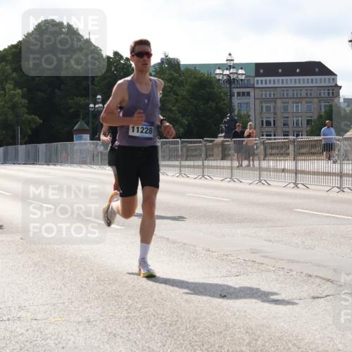29.06.2025 - hella hamburg halbmarathon Lena Gebhardt http://msf.ph/oto/8422427 29.06.2025 09:42:40 Lombardsbrücke 19076, 11228, 2618, 5612, 7331, 7855, 9269, 10468, 11078, 11228, 12360, 13346, 13872, 13913, 14113, 14753, 14836, 15253, 16615, 17614, 18569, 18740, 19041, 19042, 19050, 19076, 19078 meine-sportfotos.de