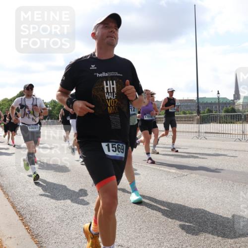 29.06.2025 - hella hamburg halbmarathon Lena Gebhardt http://msf.ph/oto/8422429 29.06.2025 09:51:57 Lombardsbrücke 10691, 25, 2, 12, 17016, 2, 1569, 1057, 1312, 1353, 1520, 1569, 1570, 1604, 1631, 1763, 1903, 1920, 2653, 2880, 3437, 3697, 4297, 4634, 4759, 4843, 4865, 4991, 5014, 5047, 5129, 5231, 5336, 5375, 5410, 5690, 5987, 6373, 6490, 6700, 6705, 6711, 6770, 7092, 7105, 7185, 7363, 7710, 8074, 8346, 8359, 8564, 8871, 8900, 9114, 9358, 9364, 9547, 9659, 10319, 10375, 10480, 10669, 10691, 10934, 10978, 11021, 11417, 11714, 11821, 12438, 12623, 12711 meine-sportfotos.de