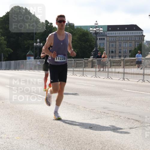 29.06.2025 - hella hamburg halbmarathon Lena Gebhardt http://msf.ph/oto/8422438 29.06.2025 09:42:40 Lombardsbrücke 13346, 19076, 11228, 2618, 5612, 7331, 7855, 9269, 10468, 11078, 11228, 12360, 13346, 13872, 13913, 14113, 14753, 14836, 15253, 16615, 17614, 18569, 18740, 19041, 19042, 19050, 19076, 19078 meine-sportfotos.de