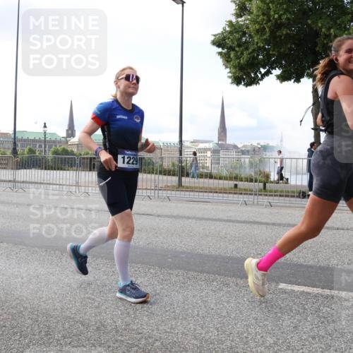29.06.2025 - hella hamburg halbmarathon Lena Gebhardt http://msf.ph/oto/8422439 29.06.2025 10:05:58 Lombardsbrücke 1229, 89, 1229, 1448, 1830, 1842, 1936, 2471, 2540, 2624, 3062, 3461, 3929, 4169, 4542, 4782, 5431, 5762, 6014, 7138, 7741, 8051, 8316, 8894, 8909, 9339, 9361, 9477, 9736, 9737, 9738, 9917, 10343, 10781, 10791, 10998, 11958, 13042, 13054, 13481, 14369, 14465, 14642, 14987, 15229, 15766, 15772, 16441, 16687, 17239, 17731, 17740, 17746, 17885, 18768, 18857, 18966, 18973, 19248 meine-sportfotos.de
