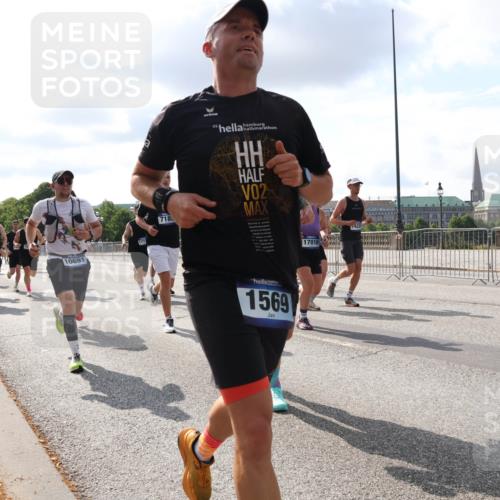29.06.2025 - hella hamburg halbmarathon Lena Gebhardt http://msf.ph/oto/8422440 29.06.2025 09:51:57 Lombardsbrücke 10691, 7185, 25, 2, 17016, 1422, 1569, 1057, 1312, 1353, 1520, 1569, 1570, 1604, 1631, 1763, 1903, 1920, 2653, 2880, 3437, 3697, 4297, 4634, 4759, 4843, 4865, 4991, 5014, 5047, 5129, 5231, 5336, 5375, 5410, 5690, 5987, 6373, 6490, 6700, 6705, 6711, 6770, 7092, 7105, 7185, 7363, 7710, 8074, 8346, 8359, 8564, 8871, 8900, 9114, 9358, 9364, 9547, 9659, 10319, 10375, 10480, 10669, 10691, 10934, 10978, 11021, 11417, 11714, 11821, 12438, 12623, 12711 meine-sportfotos.de