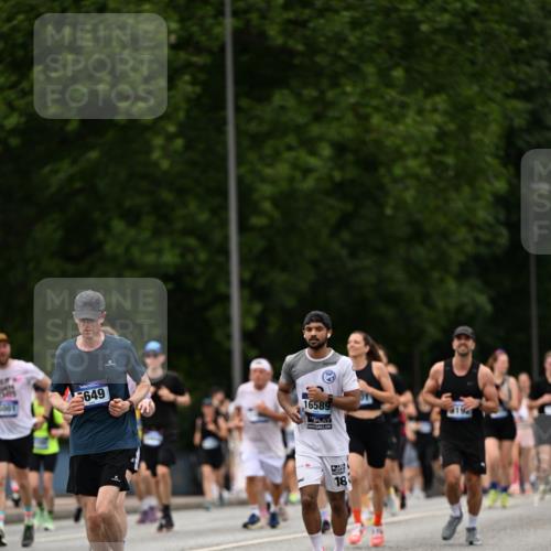 29.06.2025 - hella hamburg halbmarathon Dr. Thomas Lammeyer http://msf.ph/oto/8422442 29.06.2025 10:48:13 Kennedybrücke 1816, 2258, 2343, 2361, 3597, 4636, 4866, 5001, 5192, 5201, 5214, 5649, 5720, 5902, 5905, 6012, 6096, 6334, 6931, 7197, 7205, 8504, 9704, 9879, 10006, 10097, 10202, 10220, 11279 meine-sportfotos.de