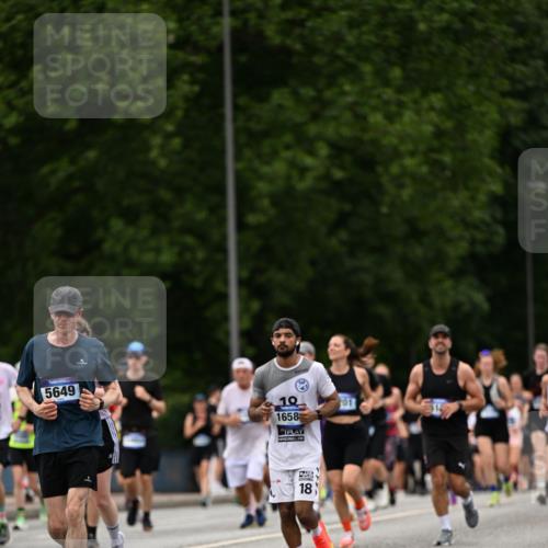 29.06.2025 - hella hamburg halbmarathon Dr. Thomas Lammeyer http://msf.ph/oto/8422453 29.06.2025 10:48:13 Kennedybrücke 1816, 2258, 2343, 2361, 3597, 4636, 4866, 5001, 5192, 5201, 5214, 5649, 5720, 5902, 5905, 6012, 6096, 6334, 6931, 7197, 7205, 8504, 9704, 9879, 10006, 10097, 10202, 10220, 11279 meine-sportfotos.de