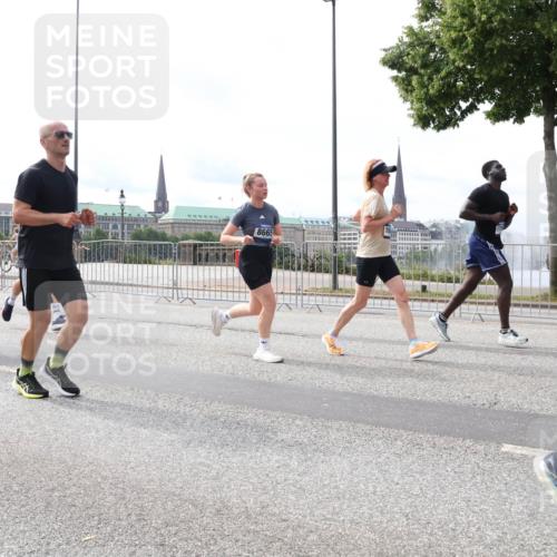 29.06.2025 - hella hamburg halbmarathon Lena Gebhardt http://msf.ph/oto/8422461 29.06.2025 10:18:45 Lombardsbrücke 15138, 2821, 86650, 30, 1234, 1349, 1521, 1820, 2096, 2335, 2703, 2781, 2821, 3026, 3105, 3202, 3529, 3591, 3592, 3631, 4123, 4383, 4710, 4718, 4802, 4845, 5049, 5264, 5266, 5323, 5834, 5909, 5910, 6194, 6332, 6413, 6533, 6736, 7051, 7121, 7160, 7214, 7252, 7454, 8341, 8665, 8780, 9222, 9270, 9272, 9276, 9505, 9549, 9586, 9658, 9748, 9757, 9834, 10037, 10172, 10467, 10502, 10659, 10687, 10816, 12541, 12548, 12552, 12703, 13341 meine-sportfotos.de