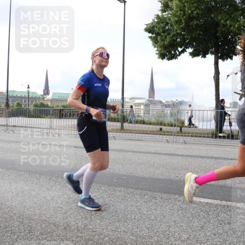 29.06.2025 - hella hamburg halbmarathon Lena Gebhardt http://msf.ph/oto/8422465 29.06.2025 10:05:58 Lombardsbrücke 1229, 1448, 1830, 1842, 1936, 2471, 2540, 2624, 3062, 3461, 3929, 4169, 4542, 4782, 5431, 5762, 6014, 7138, 7741, 8051, 8316, 8894, 8909, 9339, 9361, 9477, 9736, 9737, 9738, 9917, 10343, 10781, 10791, 10998, 11958, 13042, 13054, 13481, 14369, 14465, 14642, 14987, 15229, 15766, 15772, 16441, 16687, 17239, 17731, 17740, 17746, 17885, 18768, 18857, 18966, 18973, 19248 meine-sportfotos.de
