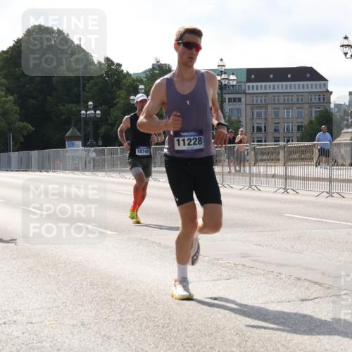 29.06.2025 - hella hamburg halbmarathon Lena Gebhardt http://msf.ph/oto/8422470 29.06.2025 09:42:41 Lombardsbrücke 19076, 1334, 18740, 11228, 2618, 5612, 7331, 7855, 9269, 10468, 11078, 11228, 12360, 13346, 13872, 13913, 14113, 14753, 14836, 15253, 16615, 17614, 18569, 18740, 19041, 19042, 19050, 19076, 19078 meine-sportfotos.de