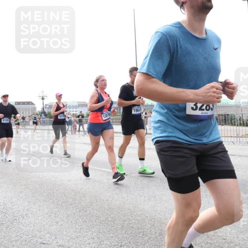 29.06.2025 - hella hamburg halbmarathon Lena Gebhardt http://msf.ph/oto/8422471 29.06.2025 10:43:01 Lombardsbrücke 16279, 2, 4105, 13070, 1964, 3203, 2151, 1149, 1467, 1656, 1788, 1816, 1964, 1994, 2103, 2158, 2267, 2361, 2401, 2450, 2509, 2538, 2940, 2941, 2971, 3074, 3283, 3378, 3518, 3638, 3764, 3874, 4056, 4092, 4105, 4177, 4302, 4334, 4385, 4680, 4778, 5067, 5268, 5417, 5610, 5755, 5967, 6120, 6764, 7043, 7461, 7513, 7872, 8161, 8184, 8435, 8529, 8795, 8991, 9072, 9304, 9378, 9644, 9976, 10008, 10180, 10454, 10697, 11142, 11710, 12151, 12441, 13049, 13241 meine-sportfotos.de