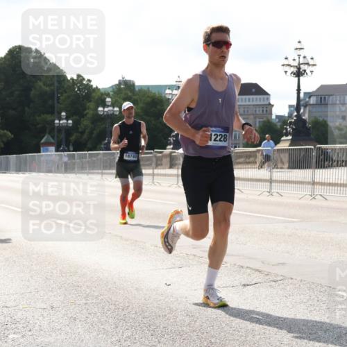 29.06.2025 - hella hamburg halbmarathon Lena Gebhardt http://msf.ph/oto/8422480 29.06.2025 09:42:41 Lombardsbrücke 13346, 19076, 18740, 1228, 2618, 5612, 7331, 7855, 9269, 10468, 11078, 11228, 12360, 13346, 13872, 13913, 14113, 14753, 14836, 15253, 16615, 17614, 18569, 18740, 19041, 19042, 19050, 19076, 19078 meine-sportfotos.de