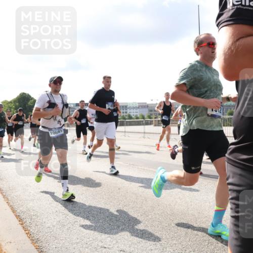 29.06.2025 - hella hamburg halbmarathon Lena Gebhardt http://msf.ph/oto/8422482 29.06.2025 09:51:57 Lombardsbrücke 14600, 10691, 177, 7185, 1057, 1312, 1353, 1520, 1569, 1570, 1604, 1631, 1763, 1903, 1920, 2653, 2880, 3437, 3697, 4297, 4634, 4759, 4843, 4865, 4991, 5014, 5047, 5129, 5231, 5336, 5375, 5410, 5690, 5987, 6373, 6490, 6700, 6705, 6711, 6770, 7092, 7105, 7185, 7363, 7710, 8074, 8346, 8359, 8564, 8871, 8900, 9114, 9358, 9364, 9547, 9659, 10319, 10375, 10480, 10669, 10691, 10934, 10978, 11021, 11417, 11714, 11821, 12438, 12623, 12711 meine-sportfotos.de