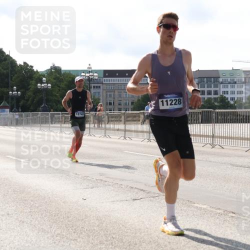 29.06.2025 - hella hamburg halbmarathon Lena Gebhardt http://msf.ph/oto/8422506 29.06.2025 09:42:41 Lombardsbrücke 19076, 18740, 11228, 2618, 5612, 7331, 7855, 9269, 10468, 11078, 11228, 12360, 13346, 13872, 13913, 14113, 14753, 14836, 15253, 16615, 17614, 18569, 18740, 19041, 19042, 19050, 19076, 19078 meine-sportfotos.de
